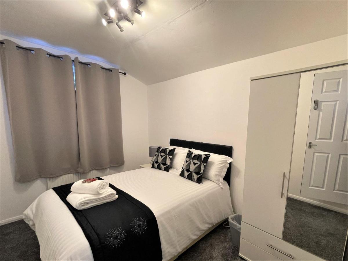 Robinhuts - 3 Bed Accommodation -Perfect For Contractors, Families & Students Kingston upon Hull Exterior photo
